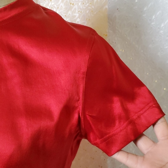 Red Silk - Picture 4 of 9